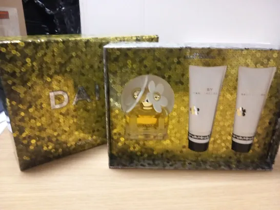 BOXED DAISY MARC JACOBS EAU DE TOILETTE 50ML GIFT SET