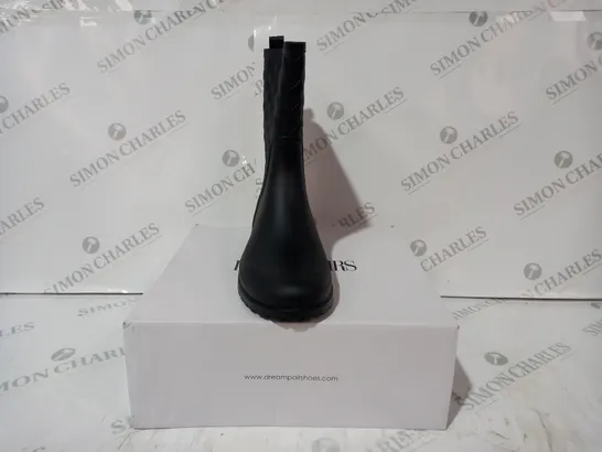 BOXED PAIR OF DREAM PAIRS WELLINGTON BOOTS IN BLACK UK SIZE 6