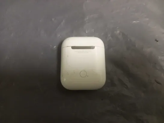 APPLE AIR PODS FIRST GEN IN WHITE 