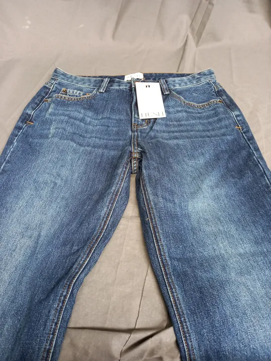 HUSH BOYFRIEND JEANS VINTAGE WASH BLUE - SIZE 8