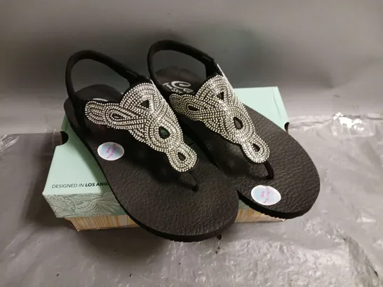 SKECHERS CALI YOGA FOAM THONG SANDALS BLACK WITH SEQUIN DETAIL SIZE 6