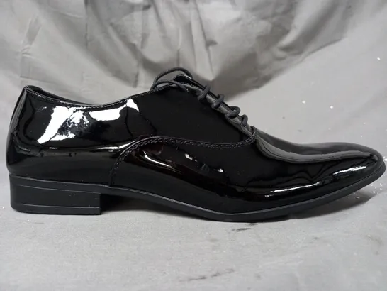 BOXED PAIR OF AM LACE UP SHOES IN WONDERFULLY FABULOUS GLOSSY BLACK UK SIZE 10