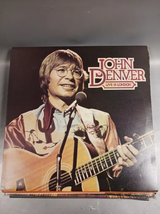 APPROXIMATELY 15 ASSORTED VINYLS TO INCLUDE JOHN DENVER, BING CROSBY, PERRY COMO ETC 