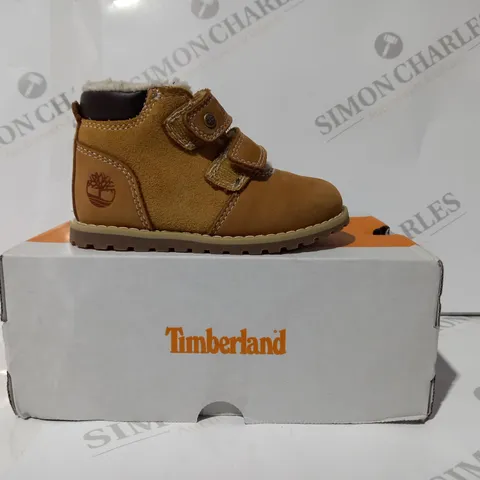 BOXED PAIR OF TIMBERLAND POKEY PINE KIDS BOOTS IN WHEAT UK SIZE 5