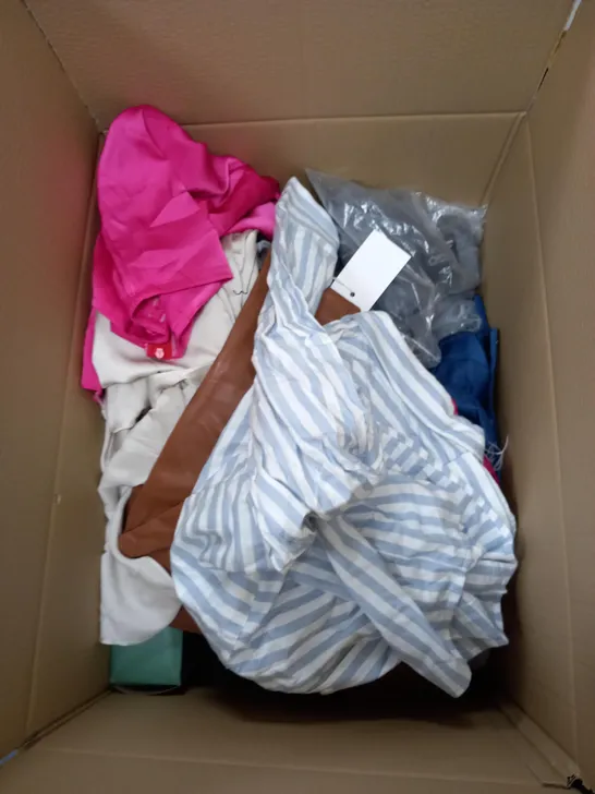 BOX OF APPROXIMATELY 20 CLOTHING ITEMS TO INCLUDE DRESSES, TROUSERS, SHIRTS ETC