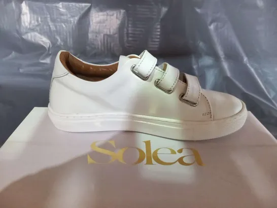 BOXED SOLEA MARGOT WHITE LEATHER SNEAKERS SIZE 3