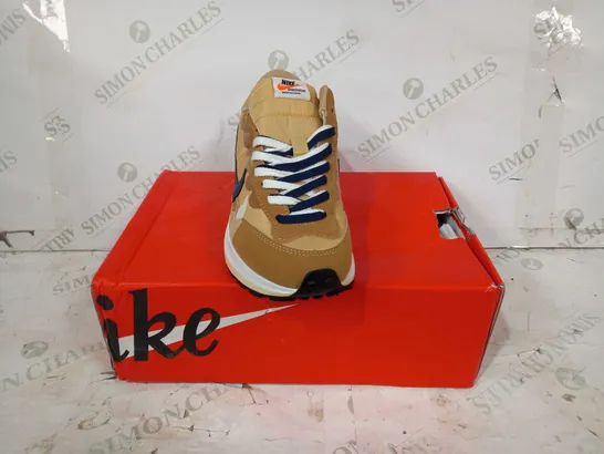 BOXED PAIR OF NIKE VAPORWAFFLE/SACAI SHOES IN TAN/BLUE/WHITE UK SIZE 5