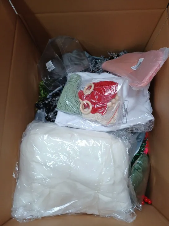 BOX TO CONTAIN APPROXIMATELY 12 ASSORTED HOUSEHOLD ITEMS, INCLUDES A FIRE BLANKET, LIGHTS, EXTRACTOR ETC