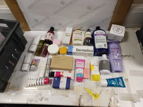 LOT OF APPROXIMATELY 20 HEALTH AND BEAUTY ITEMS TO INCLUDE DR TEALS SOOTH AND SLEEP, HAECKELS EXFOLIATING SEAWEED BLOCK, AND DEWY SET ANASTASIA ETC. 