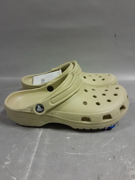 PAIR OF CROCS CLASSIC SLIP ON SHOES - 6