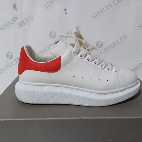 ALEXANDER MCQUEEN MENS RUNAWAY TRAINERS IN WHITE - SIZE EUR 39