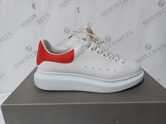 ALEXANDER MCQUEEN MENS RUNAWAY TRAINERS IN WHITE - SIZE EUR 39