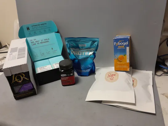 LOT OF ASSORTED FOOD ITEMS TO INCLUDE MANUKA HONEY, SUNNA COLLAGEN PROTEIN, ETC