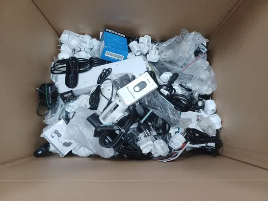 BOX OF APPROX 30 ASSORTED ITEMS TO INCLUDE - LIFEDOM TRIPLITE 16A , NF 5X16A 1M EXTENSION LEAD , SMART WIFI MINI PLUG ETC