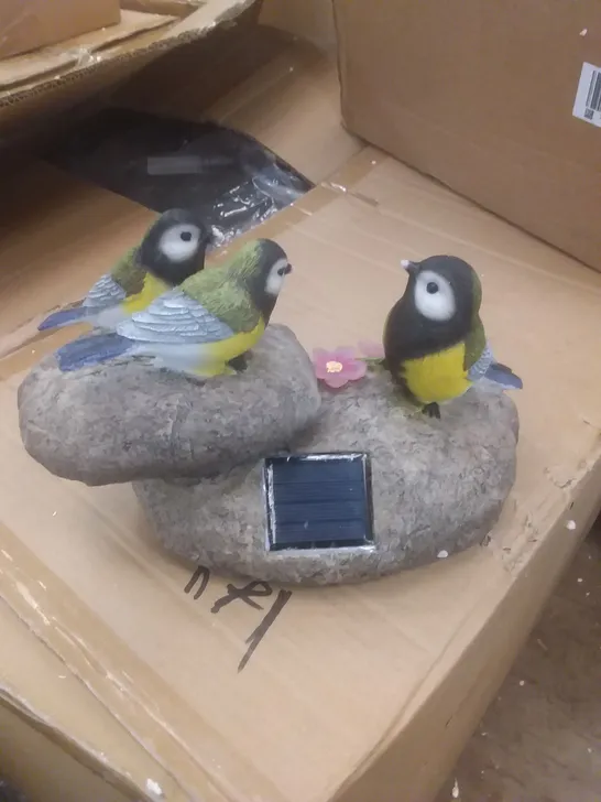 BOXED 3 BIRDS FIGURE WITH SOLAR LIGHT 