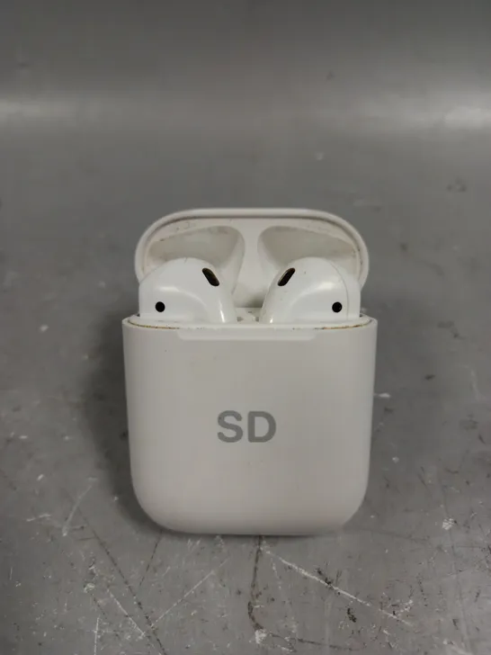 APPLE AIRPODS WITH CHARGING CASE - A1602