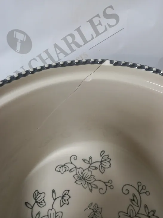 TEMP-TATIONS CERAMIC ROUND CASSEROLE BAKERS GREY ( VISABLE DAMAGE )