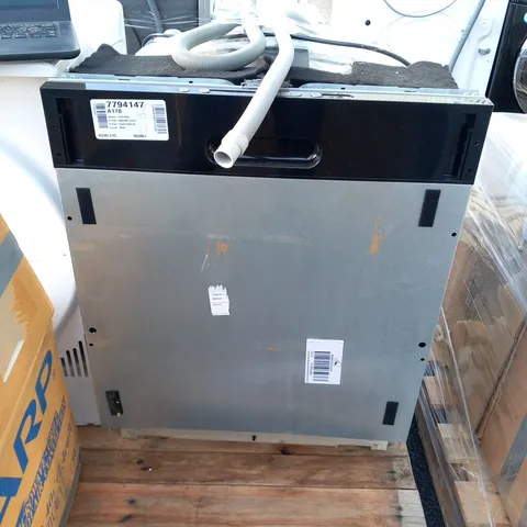 HISENSE FULL SIZE IN BUILT DISH WASHER