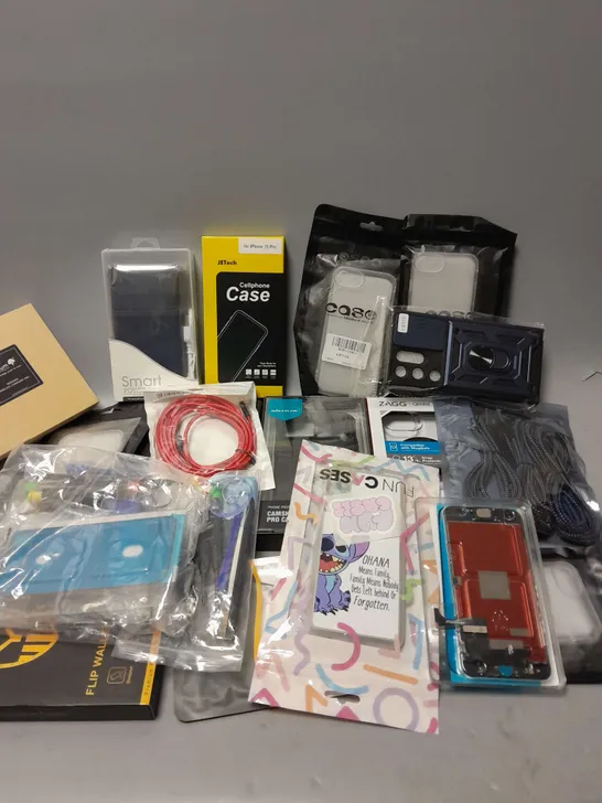 APPROXIMATELY 15 PHONE ACCESSORIES AND ELECTRICALS TO INCLUDE TEMPERED GLASS SCREEN PROTECTORS, POWER BANKS, REPLACEMENT SCREEN, ETC