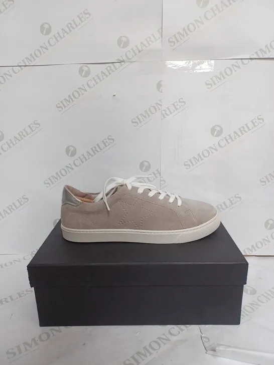 HUSH MORELY TRAINERS IN GREY - EU 41