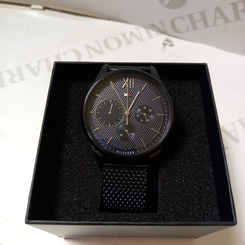 IN THE STYLE OF TOMMY HILFIGER NAVY MESH STRAP WRISTWATCH 