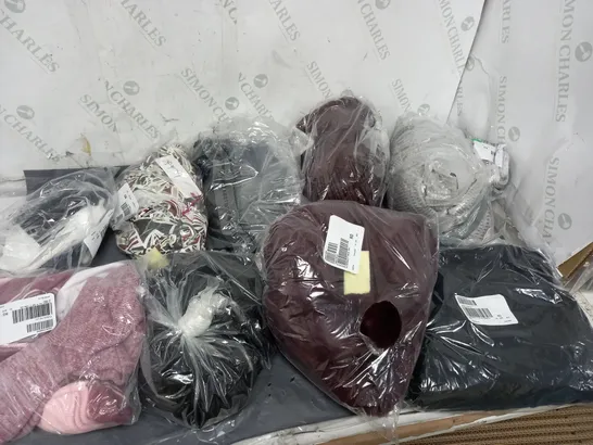 APPROXIMATELY 15 ASSORTED CLOTHING ITEMS TO INCLUDE SNOOD, BLOUSE, BRAS, ETC