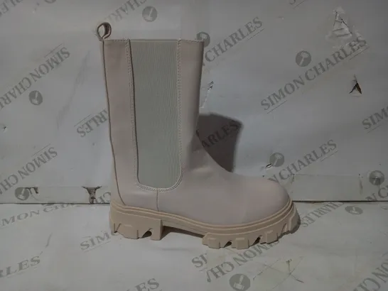 BOXED PAIR OF EGO FAUX LEATHER BOOTS IN BEIGE UK SIZE 7