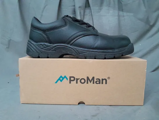 BOXED PAIR OF PROMAN CHUKKA SAFETY SHOES IN BLACK UK SIZE 11