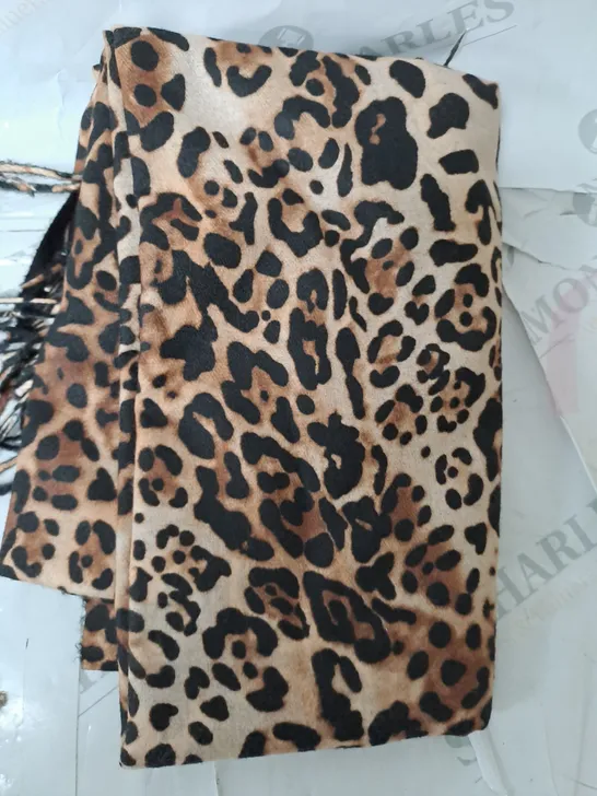 FRANK USHER LEOPARD PRINT SCARF 