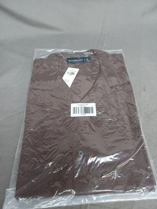 SEALED ABERCROMBIE AND FITXH BUTTONED SHIRT SIZE XL