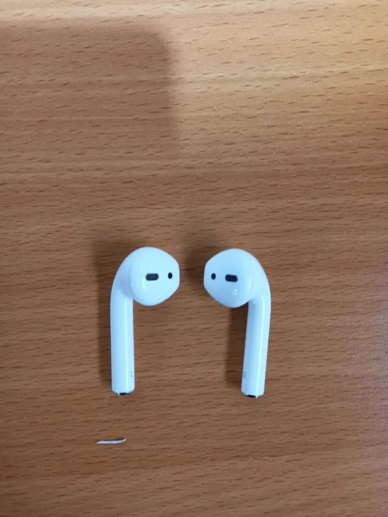 APPLE AIRPODS 