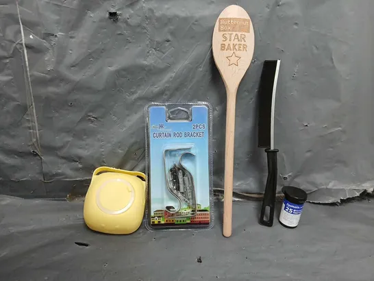 BOX OF APPROXIMATELY 12 ASSORTED ITEMS TO INCLUDE - WOODEN SPOON , BRUSH , CURTAIN ROD BRACKET ETC