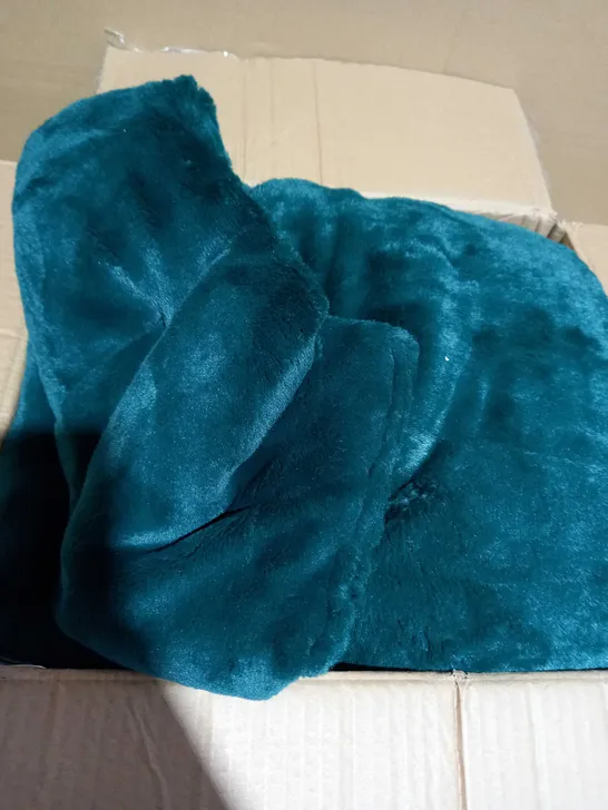 COZEE HOME VELVET SOFT FILLED THROW - GREEN