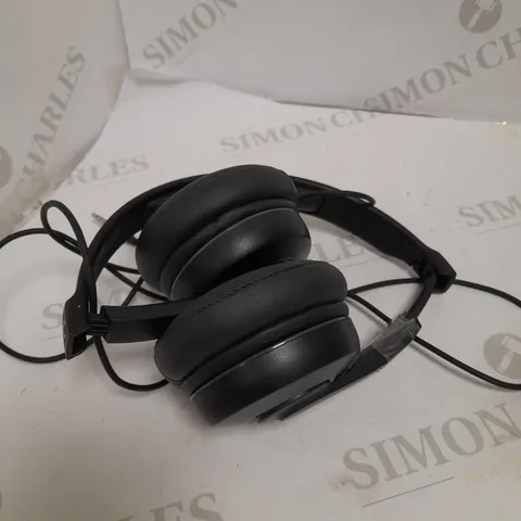 CASSETTE WIRELESS ON EAR HEADPHONES BLACK 