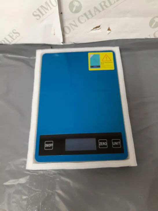 KITCHEN SCALE SILVER UP TO 1KG BATTERIES INCLUDED