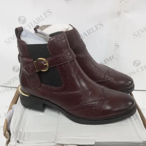 BOXED ANKLE BOOT BURGUNDY SIZE 6