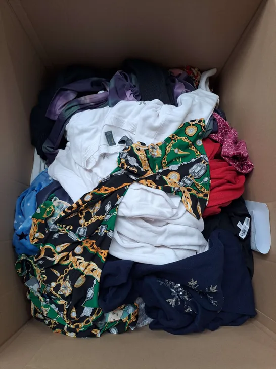 BOX OF APPROX 20 ASSORTED CLOTHING ITEMS TO INCLUDE - TOPS, JUMPERS, JACKET ETC