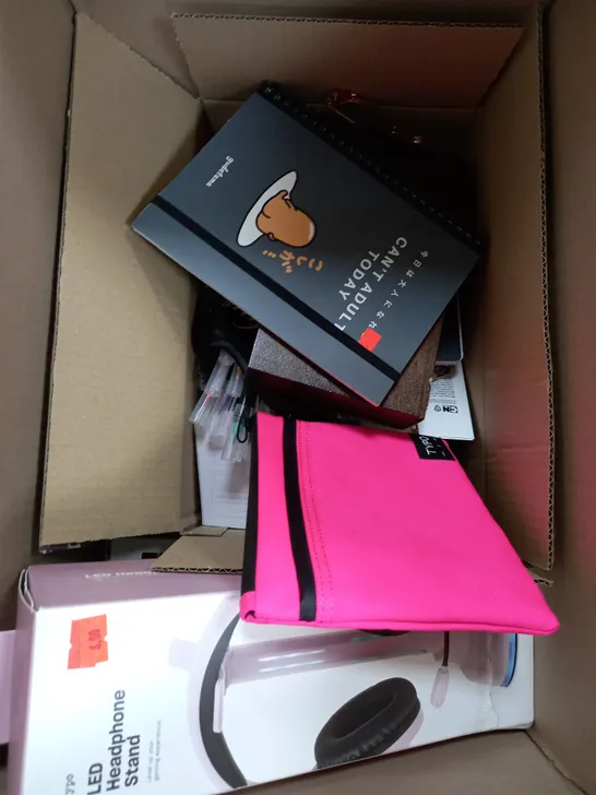 BOX OF APPROXIMATELY 15 ASSORTED ITEMS TO INCLUDE HEADPHONE STAND, EYE MASK, PENS ETC