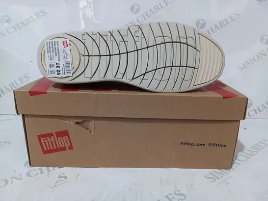 BOXED PAIR OF FITFLOP RALLY LEATHER/SUEDE PANEL SNEAKERS IN WHITE/GREY UK SIZE 6