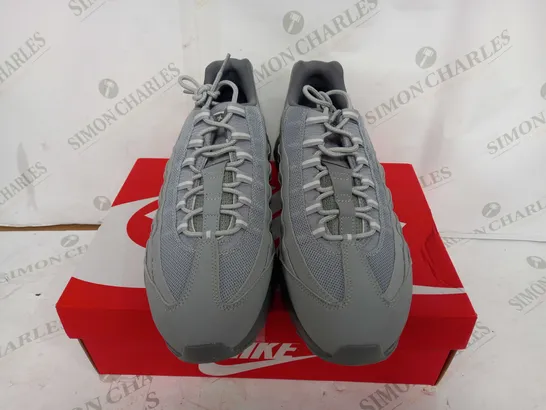 BOXED PAIR OF NIKE AIR MAX 95 TRAINERS IN WOLF GREY - UK 12