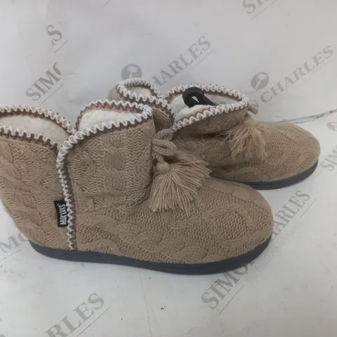 LINA SLIPPER BOOT BROWN SIZE 7