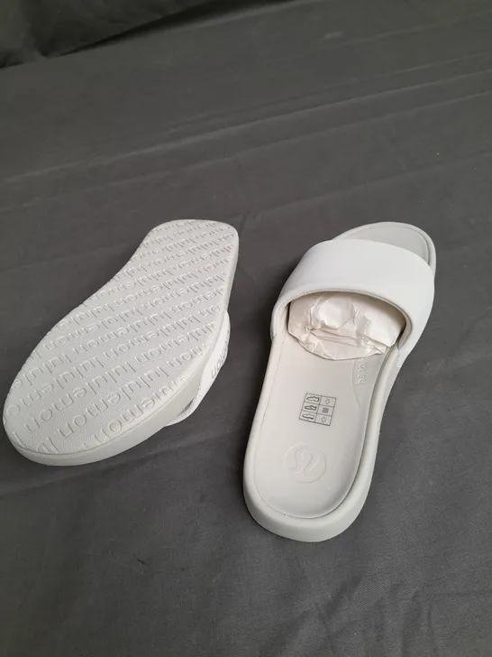 BOXED PAIR OF LULULEMON RESTFEEL SLIDERS SIZE UK 5.5