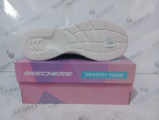 BOXED PAIR OF SKECHERS MEMORY FOAM MESH TRAINERS IN NAVY SIZE 5.5