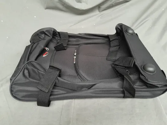 HUMLIN SOFTSHELL TRAVEL BAG WITH WHEELS IN BLACK 