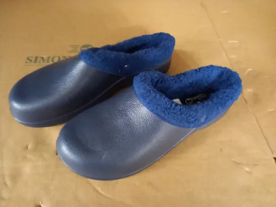 LAKELAND ACTIVE LORTON LINED CLOGS - UK 11