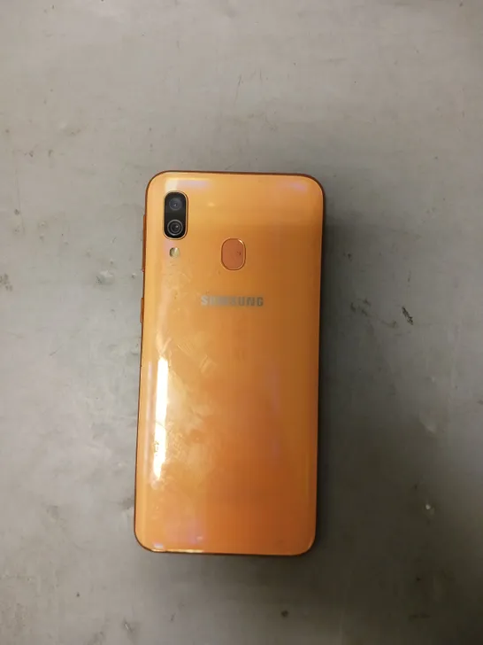 SAMSUNG GALAXY A40 SMARTPHONE IN ORANGE W. PRISMATIC EFFECT