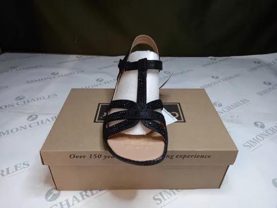 BOXED CUSHION WALK DIAMANTE TRIM SANDALS SIZE 7