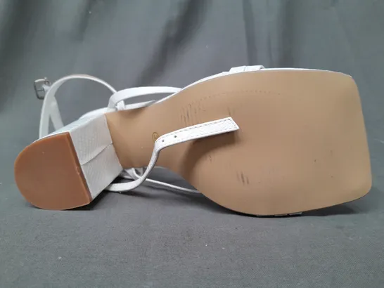 BOXED PAIR OF DESIGNER OPEN SQUARE TOE BLOCK HEEL SANDALS IN WHITE EU SIZE 38