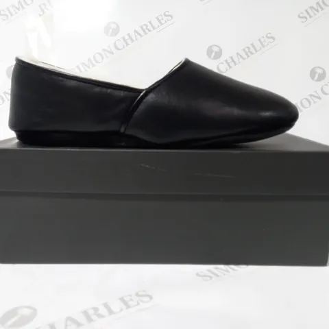BOXED PAIR OF MORLANDS SLIP-ON SHOES IN BLACK UK SIZE 10