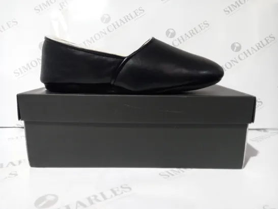 BOXED PAIR OF MORLANDS SLIP-ON SHOES IN BLACK UK SIZE 10